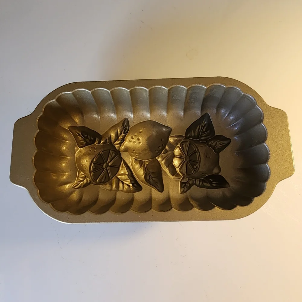 Nordic Ware William Sonoma Lemon 3D Cake Bread Loaf Non-stick Mold Pan